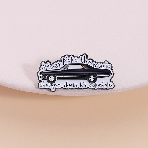 Supernatural Driver Picks The Music Spilla Smaltata in Lega di Zinco Spilla Auto Nera Vintage Stile Americano Distintivo per Abbigliamento Borse Unisex