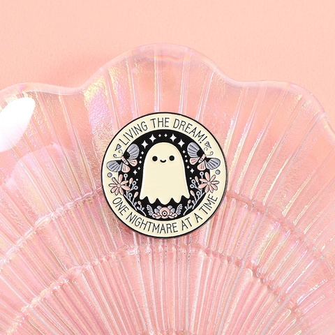 Broche De Esmalte Metal Con Diseño Fantasma Lindo De Dibujos Animados Flores Letras Divertidas Living The Dream Accesorios Halloween