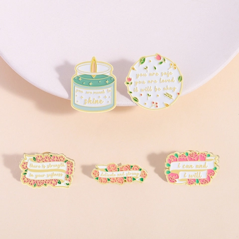 Spilla in Smalto Motivazionale Forma di Fiore Nastro Candela Lettera in Lega di Zinco Con Citazioni Positive Accessorio Decorazione Quotidiana