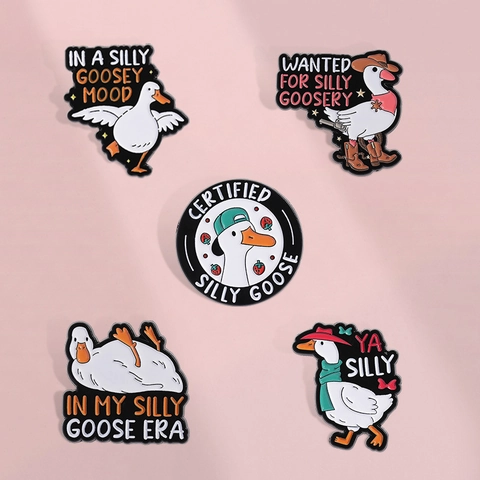 Juego de Pines de Esmalte Cartoon Silly Goose de Aleación Broches con Frases Divertidas Insignias de Animales Blancos para Mochilas