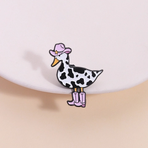 Kuhmuster Ente Emaille Pin Rosa Cowboyhut Und Stiefel Cartoon Tier Brosche Zinklegierung Lackiertes Abzeichen Für Taschen