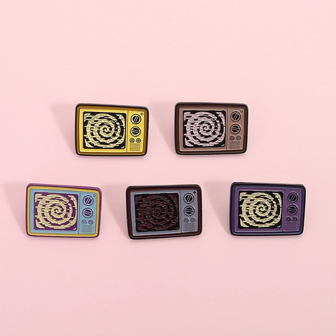 Spilla in Smalto a Forma di Televisione Retrò Distintivo in Lega Laccata con Cartone Animato per Accessori Abbigliamento Unisex