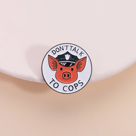 Pin de Esmalte de Cerdo Sheriff de Dibujos Animados Insignia de Metal de Animal Divertido Joyas para Ropa Bolsas