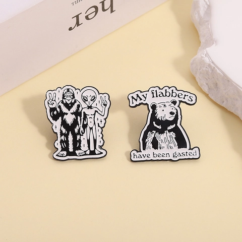 Drôle Bigfoot Alien Ours Emaille Pin Set Dessin Animé Animal Citation Alliage de Zinc Peinture au Four Broche Badge Accessoire Pour Vêtement Sac