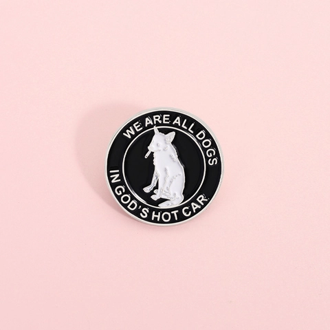 Grappige Cartoon Hond Emaille Pin Citaat Ronde Metalen Badge Broche We Are All Dogs In God's Hot Car Reversspeld Sieraden Cadeau