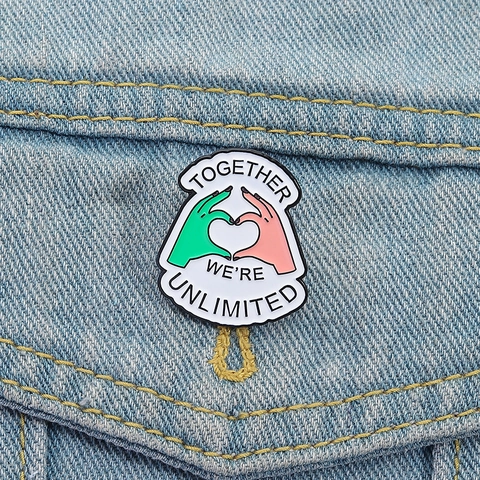 Together We're Unlimited Herz Geste Emaille Pin Legierung Brosche Abzeichen Für Kleidung Taschen Rucksäcke Kreative Cartoon Schmuck Geschenk