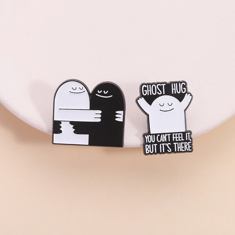 Cartone Animato Fantasma Abbraccio Spilla Smalto Lega di Zinco Verniciato Distintivo Pin Per Zaino Abbigliamento Arredamento Minimalista Nero Bianco Unisex Spille