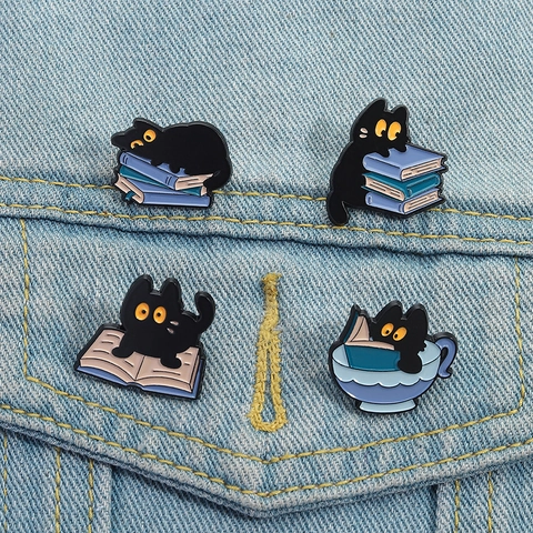 Juego Pines Esmalte Gato Negro Dibujos Animados Gato Leyendo Libros Broche Aleación Insignia Creativa Animales Joyas Regalo