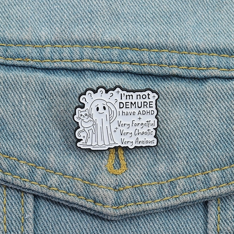 Mignonne Broche Émaillée Fantôme Chat Slogan ADHD Fantôme Blanc Embrasse Chat Broche en Alliage Badge pour Sac à Dos Vêtements Unisexe