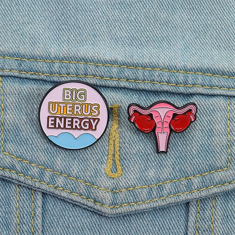 Broche en Alliage Émaillé Créative Femme Force Féministe Utérus Gants de Boxe Badge pour Vêtement Sac à Dos Chapeau Décoration