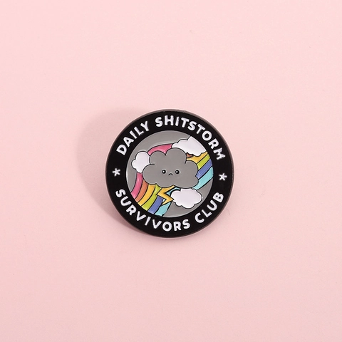 Broche Redondo de Esmalte Arco Iris Nube de Tormenta Humorístico Insignia Metálica Daily Shitstorm Survivors Club Aleación