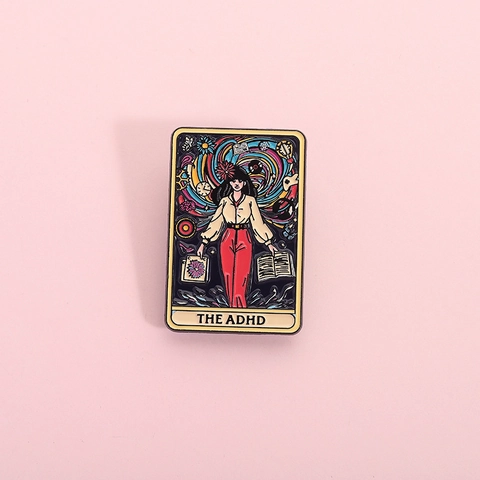 Emaille Tarotkarte Die ADHD Brosche Pin Künstlerische Cartoon Figur Legierung Abzeichen Mehrfarbiger Modeschmuck Damen Herren