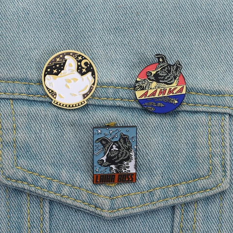 Broche Pin's en Émail Rétro Space Dog Laika en Alliage de Zinc Badge Chien Dessin Animé pour Décoration Vêtements Sac à Dos