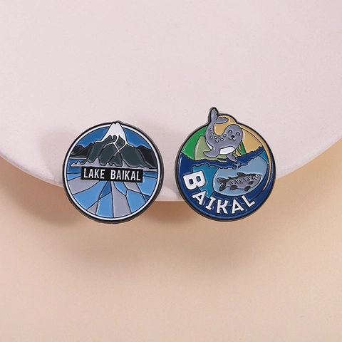 Baikalsee Landschaft Emaille Pin Zinklegierung Verschneiter Berg Robbe Abzeichen Reise Souvenir Brosche Für Rucksack Bekleidung Zubehör