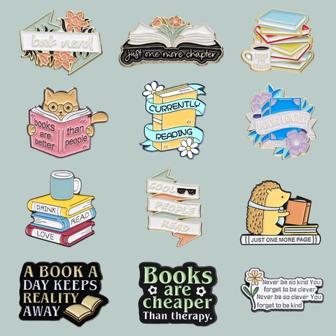 Ensemble de Pins en Émail pour Amoureux des Livres Chat Lisant Hérisson Broche en Alliage de Zinc Badges Littéraires pour Vêtements Sacs à Dos Cadeau