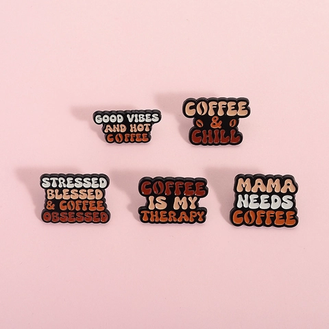 Broche de Esmalte Serie Café Creativo Aleación de Zinc Letra Cartoon Coffee Is My Therapy Pin para Ropa Bolsa Unisex