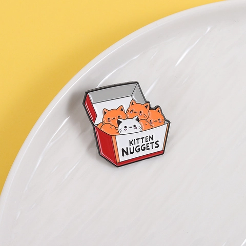 Kreativ Cartoon Kätzchen Nuggets Emaille Anstecknadel Legierung Katze Fast Food Box Brosche Süßes Tier Abzeichen Für Kleidung Taschen