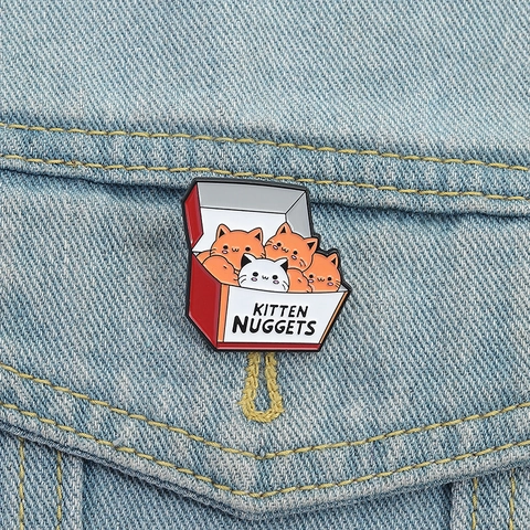 Kreative Cartoon Kitten Nuggets Emaille Brosche Pin Süße Orange Katze Fast Food Box Zinklegierung Abzeichen Für Kleidung Rucksack