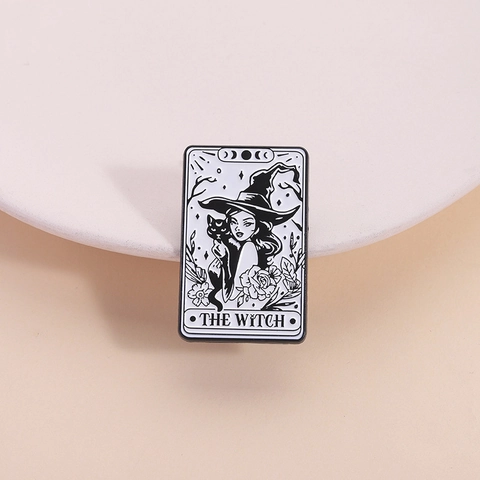 Tarot De Heks Emaille Pin Zwart Wit Kat Heks Maanfasen Legering Broche Gepersonaliseerde Cartoon Badge Voor Kleding Decoratie