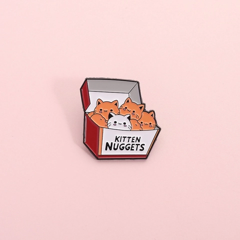 Kreative Kätzchen Nuggets Emaille Anstecknadel Lustige Cartoon Katze Fast Food Box Metall Abzeichen Für Kleidung Rucksack