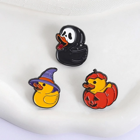 Spilla Smaltata ad Anatra di Halloween in Lega di Zinco Zucca Strega Maschera Spaventosa Spilla per Decorazione Zaini Regalo Uomo Donna