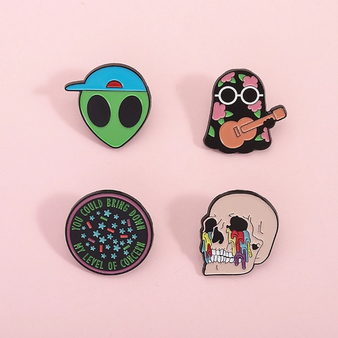 Spilla in Smalto Cartoon Lega di Zinco Pin in Metallo Alieno Fantasma Teschio Gioielli Distintivo Halloween Accessorio