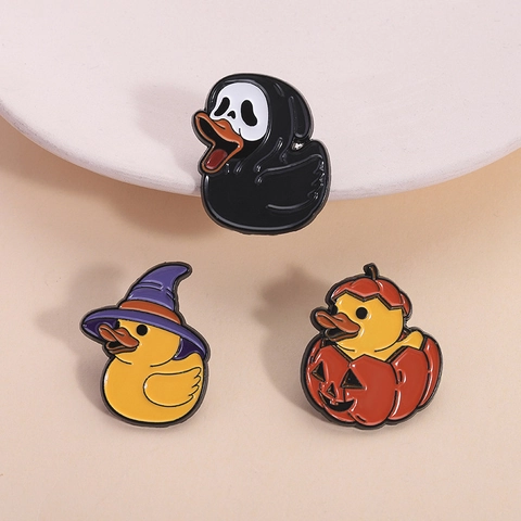 Spilla Smaltata ad Anatra di Halloween in Lega di Zinco Zucca Strega Maschera Spaventosa Spilla per Decorazione Zaini Regalo Uomo Donna