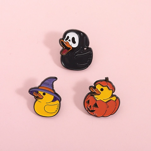 Broche en Émail Canard d'Halloween Alliage de Zinc Masque Effrayant Citrouille Chapeau de Sorcière Pin Animale pour Vêtements Sac à Dos Bijoux