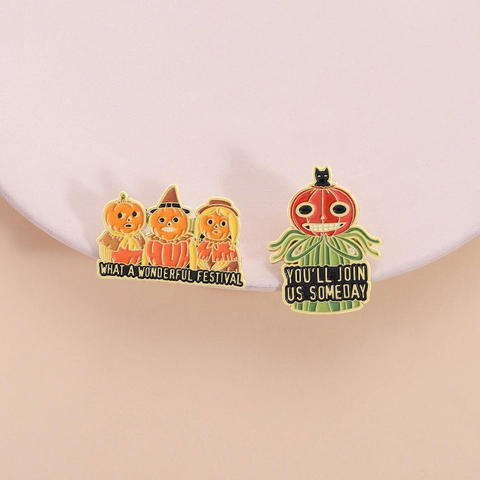 Spilla in Smalto Halloween Stile Over The Garden Wall Zucca Spaventapasseri Lega di Zinco Cartone Animato Gatto Nero Distintivo Festa