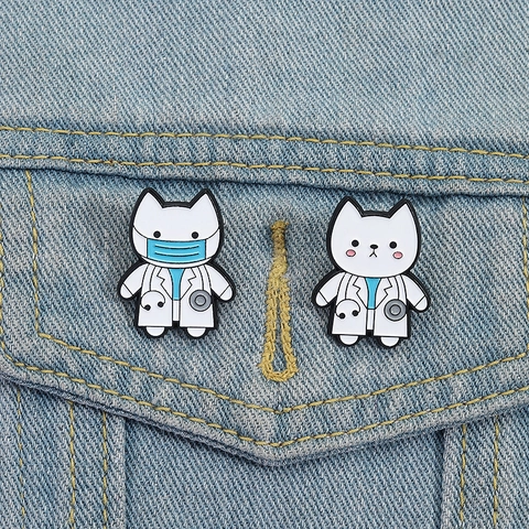 Mignonne Broche en Émail Chat Docteur Thème Médical Stéthoscope Chaton Épingle de Revers Badge en Alliage de Zinc Cadeau Bijoux