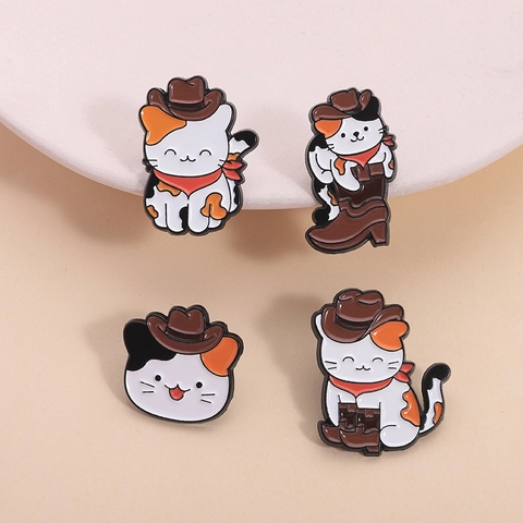 Épinglette En Émail Chat Dessin Animé Mignon Badge Métallique Chat Calicot Cow-Boy De L'Ouest Pour Sacs À Dos Chapeaux Broche En Alliage De Zinc Peint Cadeau