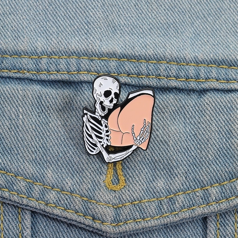 Skeleton Hugging Butt Enamel Brooch Personalized Zinc Alloy Punk Lapel Pin Funny Cartoon Badge For Clothing Bags