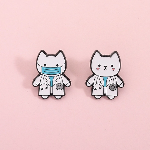 Cute Cartoon White Cat Doctor Enamel Brooch Pin Creative Alloy Animal Badge With Mask Stethoscope For Backpack Apparel
