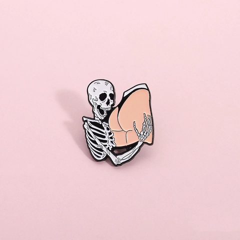 Pin de Esmalte de Esqueleto Abrazando Glúteos Divertido Punk Aleación de Zinc Broche Halloween Insignia Humor Joyería Regalo