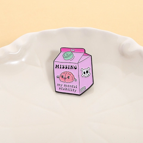 Lustige Rosa Gehirn Milchkarton Emaille-Pin MISSING My Mental Stability Zinklegierung Brosche Abzeichen Für Kleidung Taschen Unisex Schmuck
