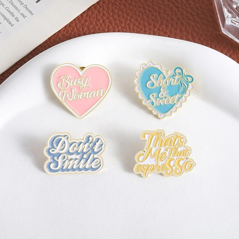 Macaron Emaille Pin Zinklegierung Herz Buchstabe Brosche Busy Woman Slogan Abzeichen Mode Schmuck Zubehör Für Damen Kleidung