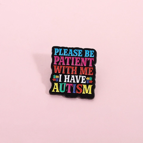Spilla in Smalto Consapevolezza Autismo Lega Brosche Please Be Patient With Me Scritta Puzzle Distintivo Decorazione Vestiti Borsa Regalo