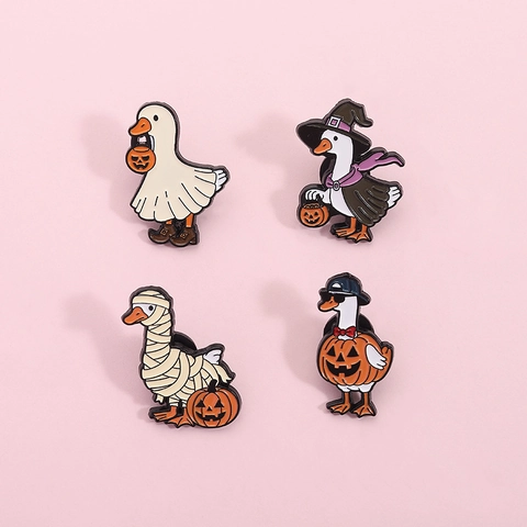 Funny Halloween Duck Goose Enamel Pins Zinc Alloy Pumpkin Ghost Witch Mummy Brooch Badges For Backpacks Clothes Hats Jewelry