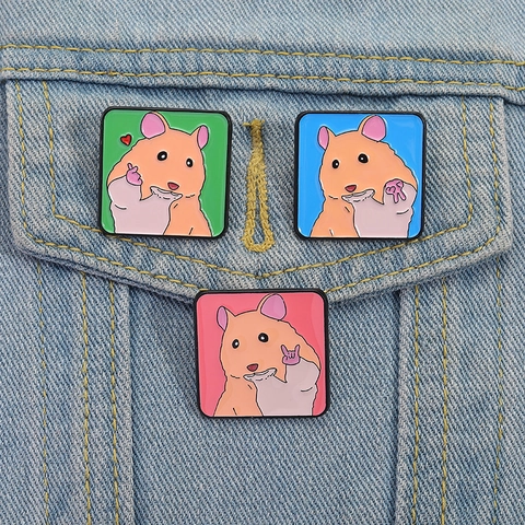 Simpatiche Spille in Smalto a Forma di Criceto in Lega di Zinco Distintivi Animali Spille Quadrate con Gesti Creativi Gioielli Moda