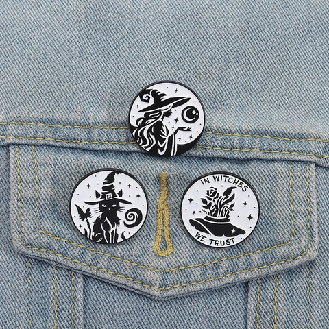 Heksen Emaille Speldjes Set Rond Gotisch Zwart Wit Kat Badge Zinklegering Magie Tovenaarshoed Brosche Voor Vrouwen Halloween Sieraden