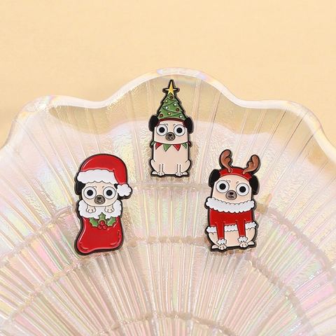 Spilla in Smalto Cane Carlino Animazione Natalizia Simpatico Animale Renna Albero Calza Forma Spilla in Lega di Zinco Regalo Gioielli