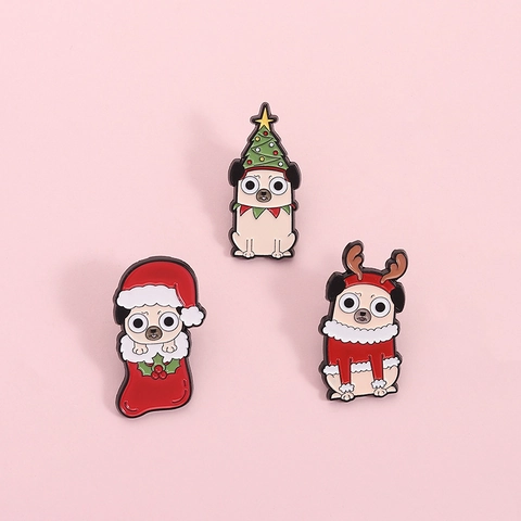 Broche Émaillée Chien Carlin de Noël en Alliage de Zinc Festif Bois de Renne Chaussette Arbre Badge Pour Fête de Noël Femme Homme Cadeau
