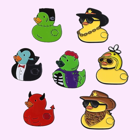 Broche en Émail Canard de Dessin Animé Drôle Alliage de Zinc Vernis à Cuire Style Halloween Vampire Zombie Diable Cowboy Épingles de Revers Décoration de Sac à Dos Vêtements Cadeau Bijoux Animaux