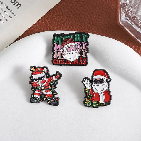 Divertidos Pines de Esmalte de Papá Noel de Navidad Broche de Aleación Insignias Para Mochila Ropa Papá Noel Dabbing OK Signo Pines Joyería Regalos