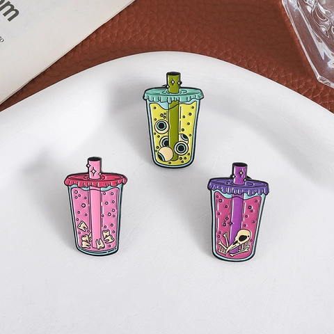 Spilla in Smalto Bubble Tea Gotico Stravagante in Lega di Zinco con Scheletro Occhio Dente Distintivo per Zaino Vestiti Gioielli