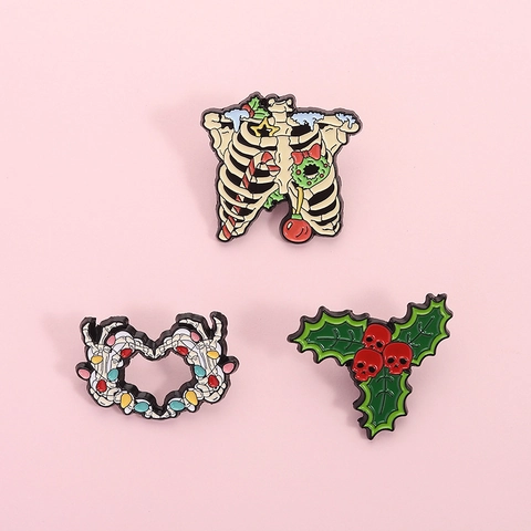 Broche Esmaltado Esqueleto Navidad Halloween Creativo Aleación Costillas Calavera Corazón Insignia Para Ropa Mochila Accesorios