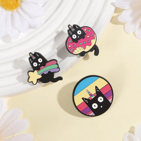 Simpatica Spilla in Smalto Gatto Nero Unicorno Lega di Zinco Arcobaleno Stella Ciambella Distintivo per Zaino Cappello Giacca Abbigliamento Gioielli di Moda Regalo Donna Uomo