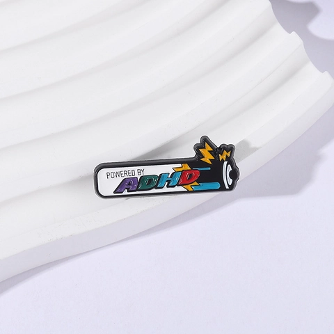 Spilla in Smalto Batteria Creativa Powered By ADHD Distintivo Fulmine Lettera Cartone Animato Spilla in Lega per Accessori Zaino