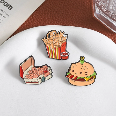 Simpatica Spilla in Smalto di Lega di Gatto Fast Food Burger Patatine Fritte Pepite di Pollo Distintivi per Vestiti Borsa Arredamento