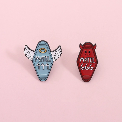 Spilla a Forma di Portachiavi Motel Vintage Smalto 444 Angelo 666 Diavolo Lega di Zinco Distintivo per Vestiti Borse